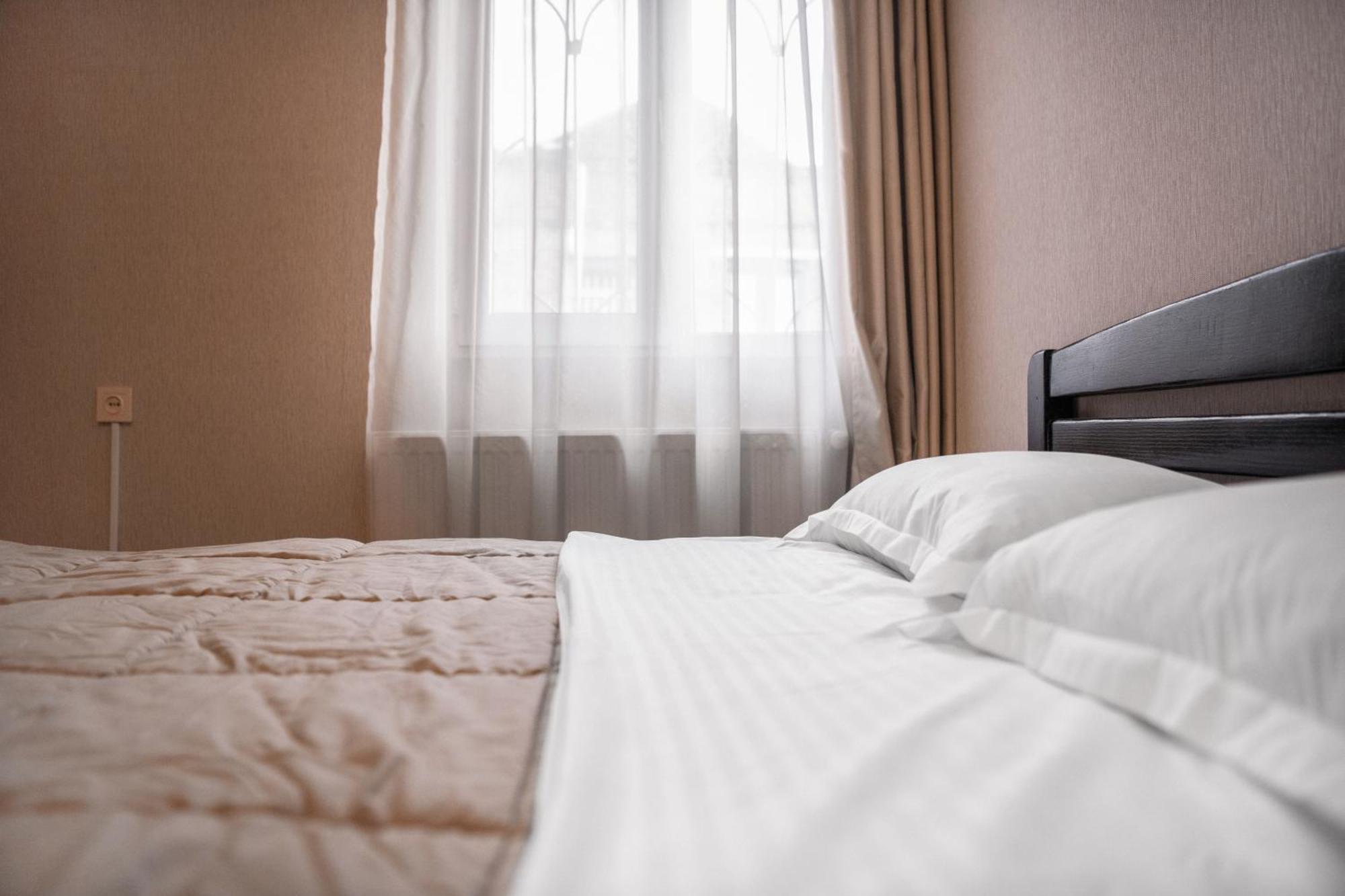 טביליסי Lotus Hotel מראה חיצוני תמונה